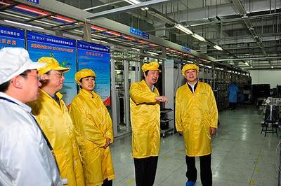 強衛(wèi)東深入武鋼、武漢郵科院調研指導 出席武鋼反腐倡廉建設座談會